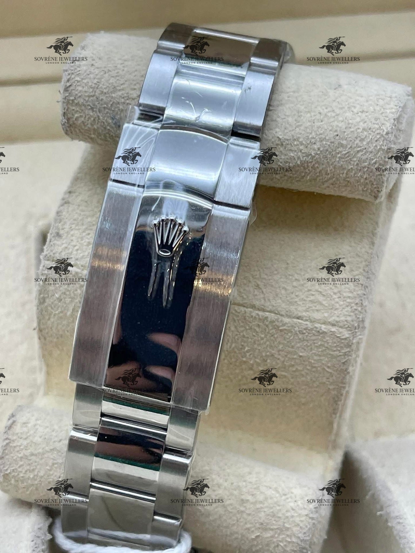 Pre-Owned Rolex Sky-Dweller – Stainless Steel & White Dial ref number 326934 | Authenticated by Sovrène